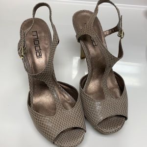 Moda Perry Taupe Corkscrew Trim Heels